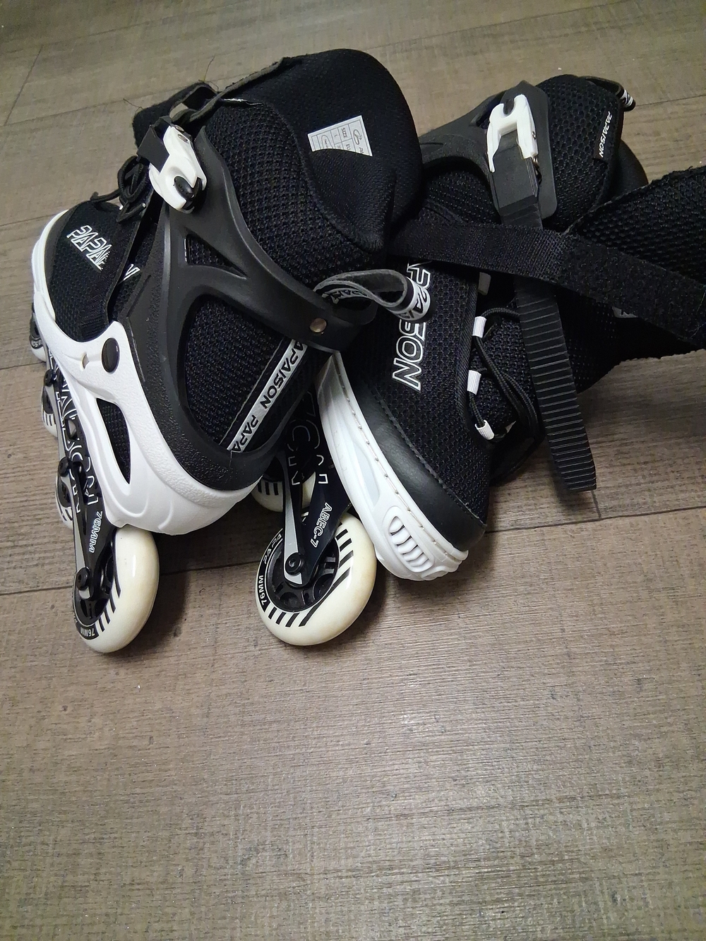Kids , Men Woman Adjustable Black and White Inline Skates
